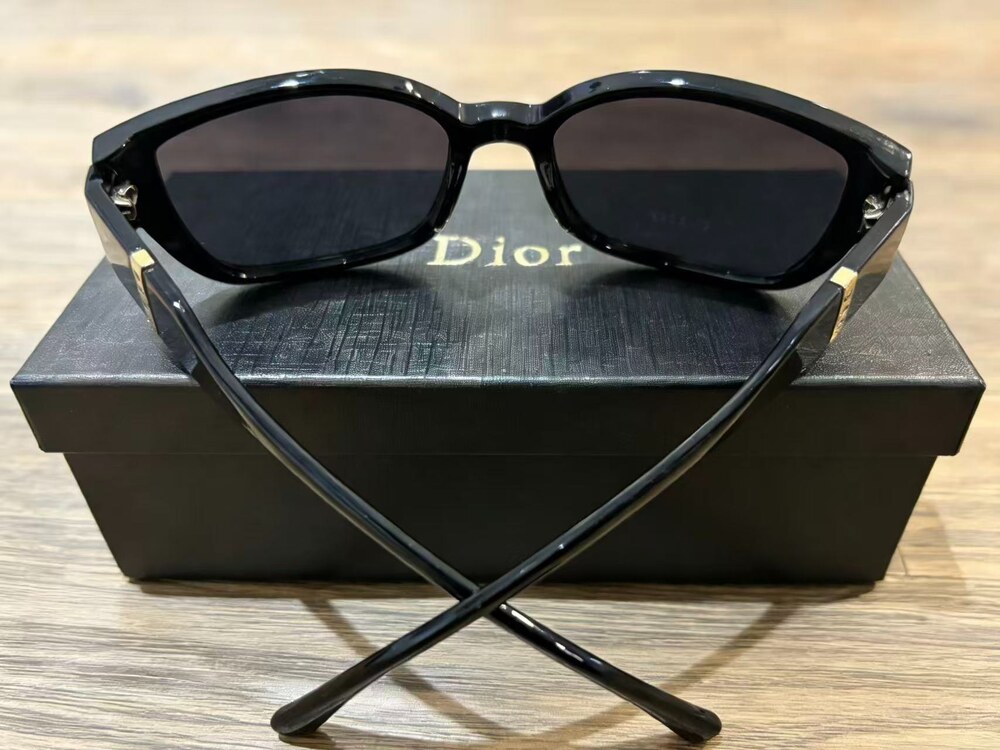 Dior Signature Logo Black Shades - Picture 3 of 6